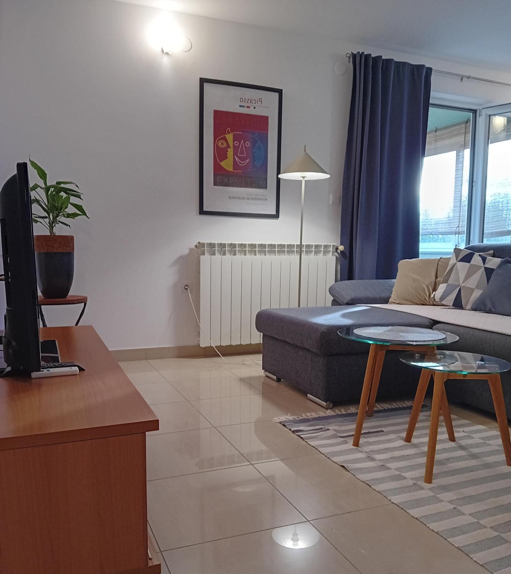 Apartments Karmen Pula Exterior photo