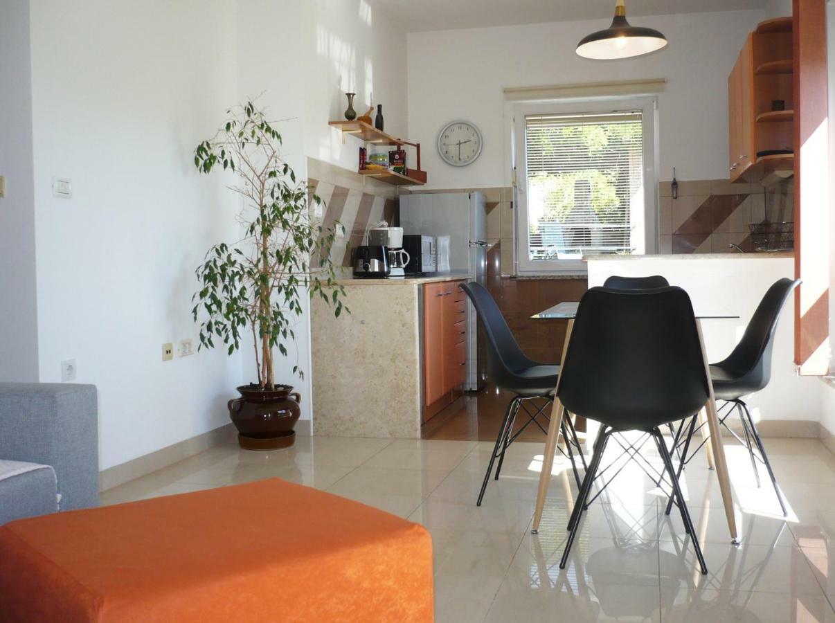 Apartments Karmen Pula Exterior photo